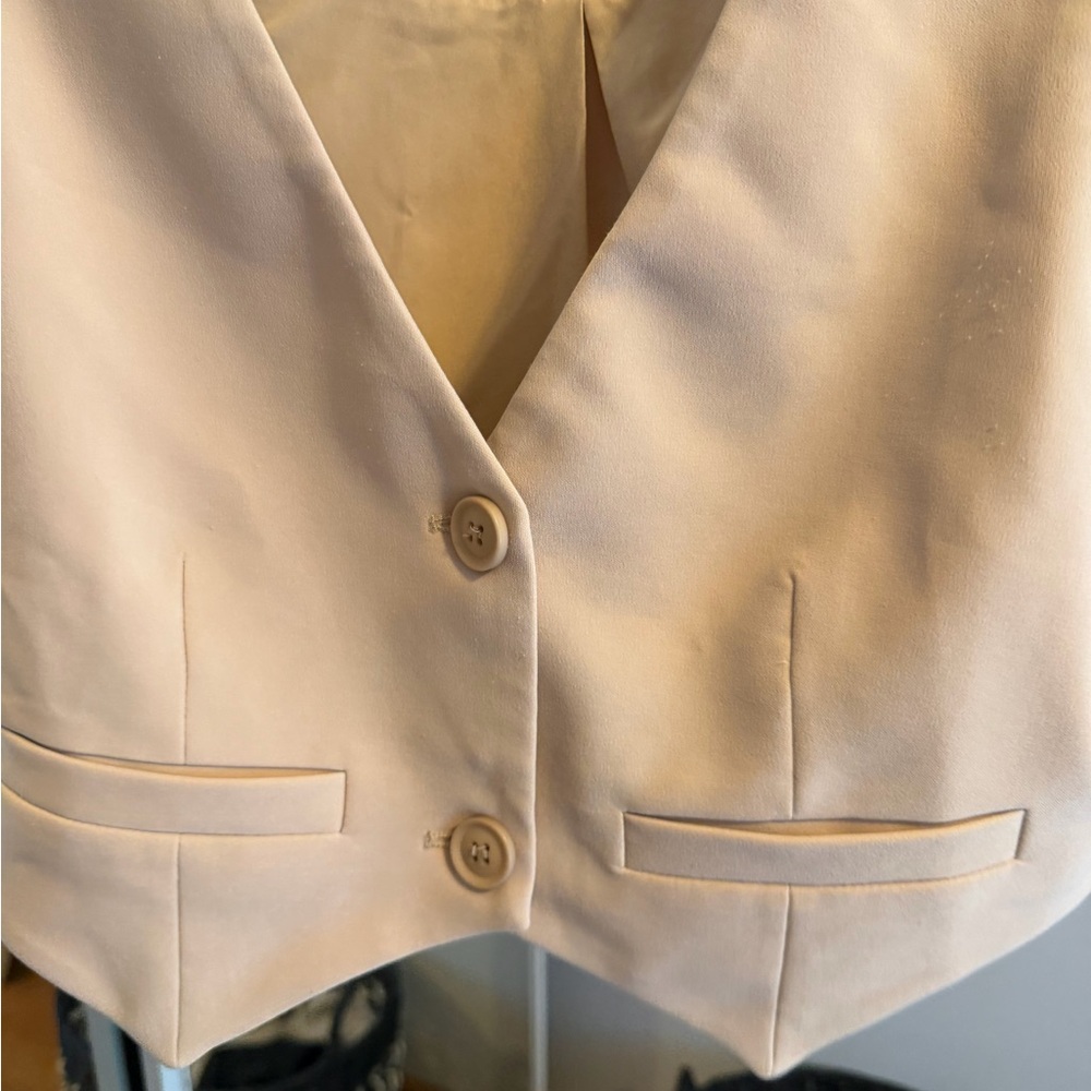 PRINCESS POLLY vest - Picture 3 of 10